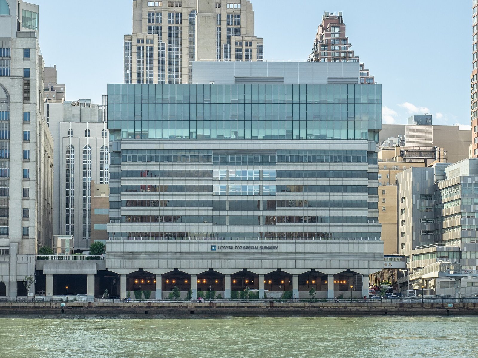 Hospital for Special Surgery — 1985 preconstruction / enabling for 1986 outpatient + Belaire expansion campaign — Hospital for Special Surgery from the East River, 2019.