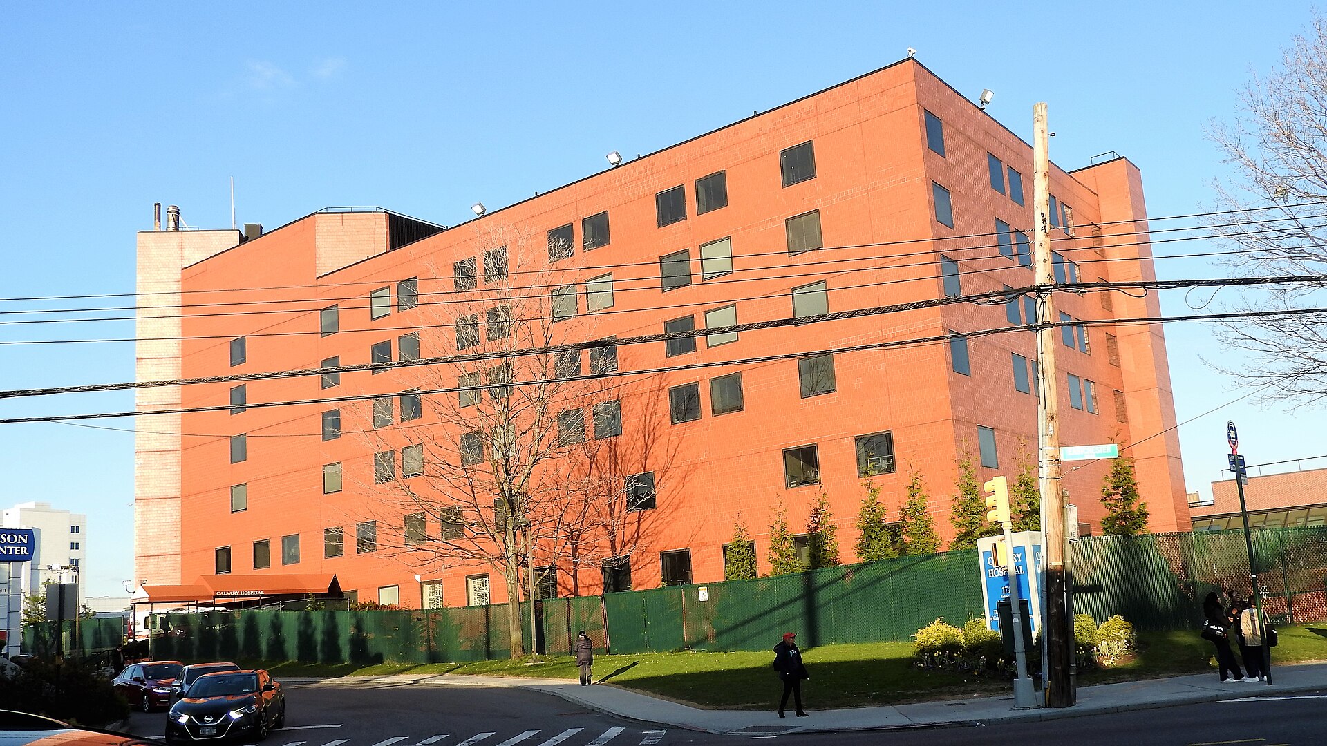 Calvary Hospital — new Eastchester Road hospital — Looking north at Calvary Hospital on a sunny afternoon. Photographed in 2018; a current view, not a construction-period photograph.