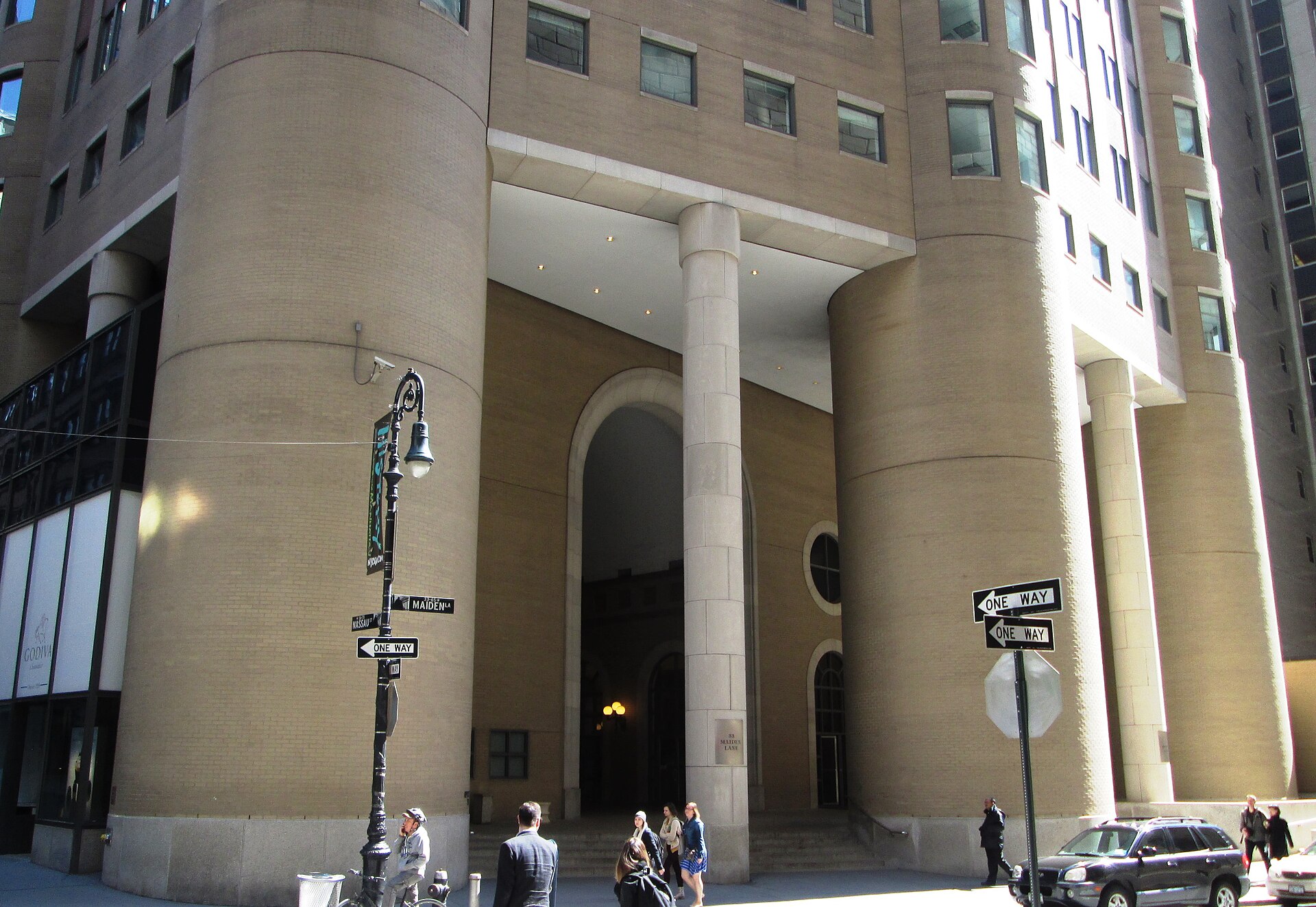 Federal Reserve Plaza — 33 Maiden Lane — 33 Maiden Lane at the corner of Nassau Street and running to John Street in the Financial District of Manhattan, New York City was built in 1984-86 and was designed by Philip Johnson & John…. Photographed in 2013; a current view, not a construction-period photograph.
