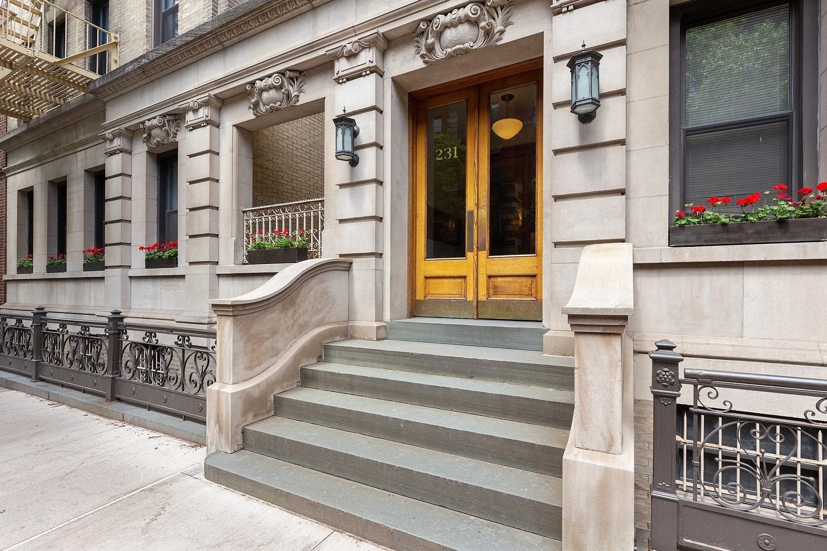 231 West 21st Street — 1986 alteration, not new apartment construction — The entrance and façade of 231 West 21st Street.