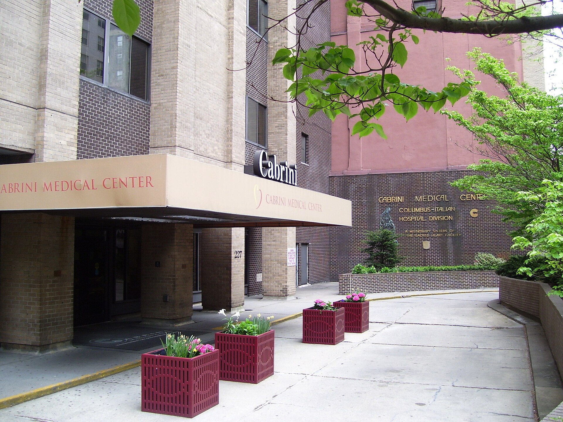 Columbus Hospital — 440-bed East 19th Street annex expansion — Cabrini Medical Center, on East 20th Street, in Manhattan, New York City, closed in 2008. The buildings were bought by Memorial Sloan-Kettering Cancer Center in January 2010. Photographed in 2010; a current view, not a construction-period photograph.